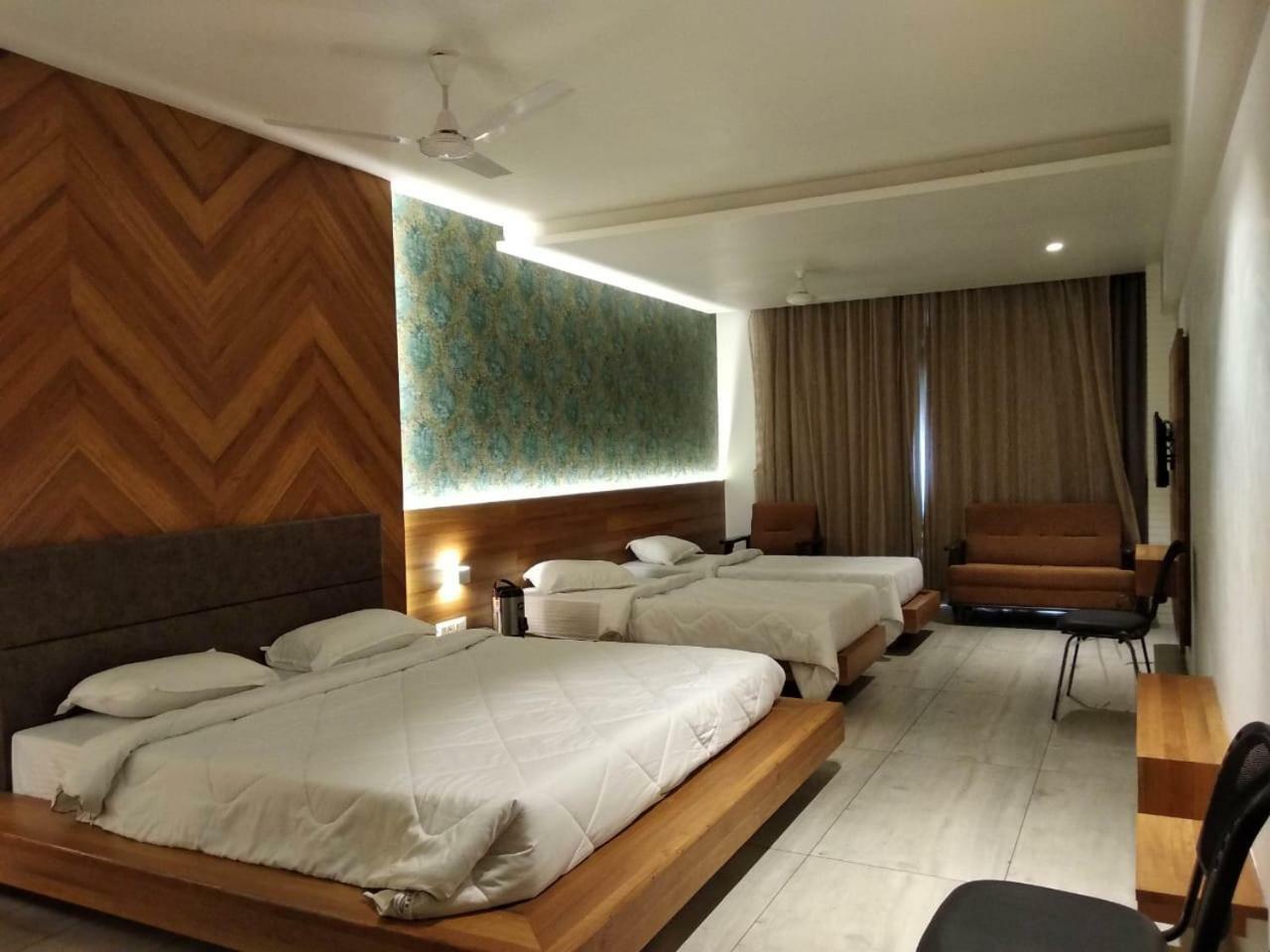 The Bliss Hotel Somnath Bagian luar foto